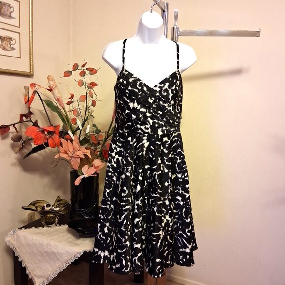 NWT Simon Chang Women’s Spaghetti Strap Stretchy Pleated Lined Midi Dress Size 8 - Picture 2 of 13